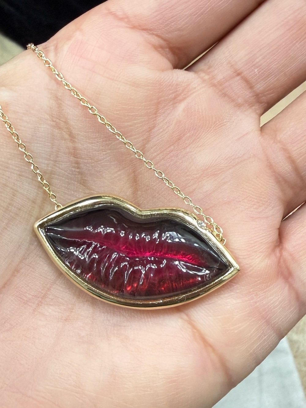 NWOT. Alexis Bittar "Cherry Lip" Lucite & Crystal Pendant Necklace. - Picture 3 of 4